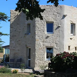 La Tour Du Bois Dormant Bed & Breakfast Plozévet